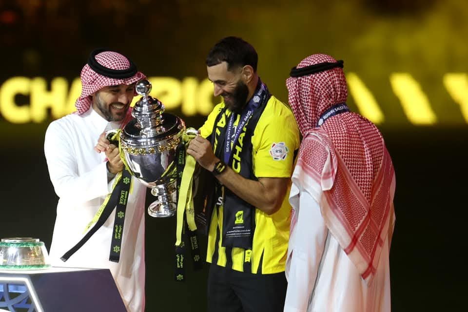 كريم بنزيما بيقلب مشهد النهايه