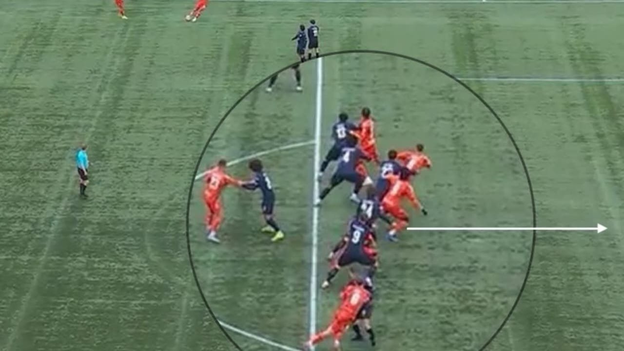 قانون التسلل الجديد اللي اخترعه ارسين فينجر