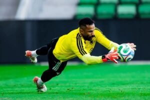 محمد العويس حارس مرمى بطل