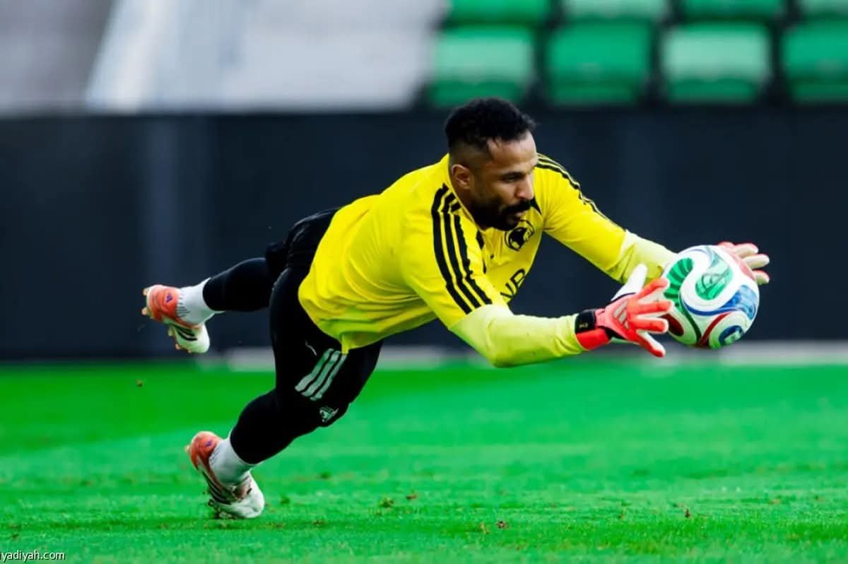 محمد العويس حارس مرمى بطل